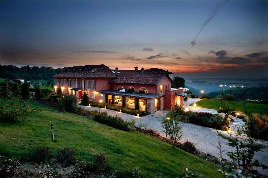 Relais Villa d'Amelia, Alba, Italy