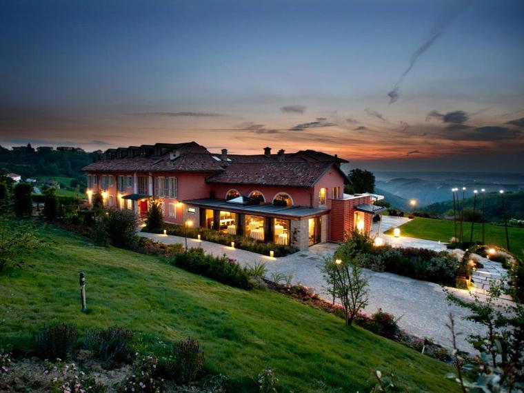 Relais Villa d'Amelia, Alba, Italy