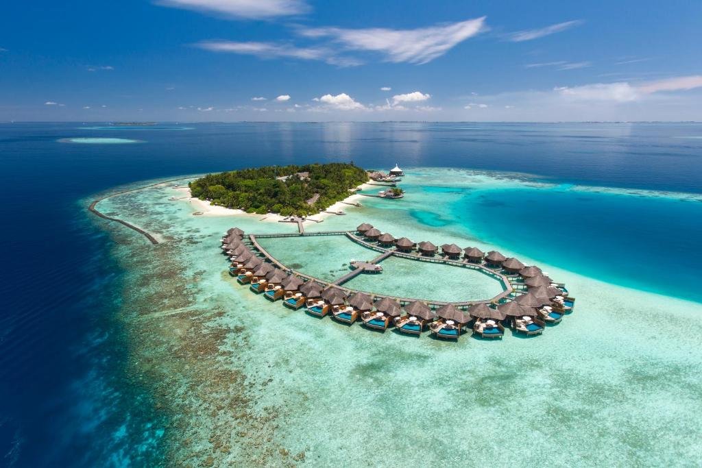 Baros Maldives, Hotel in Male