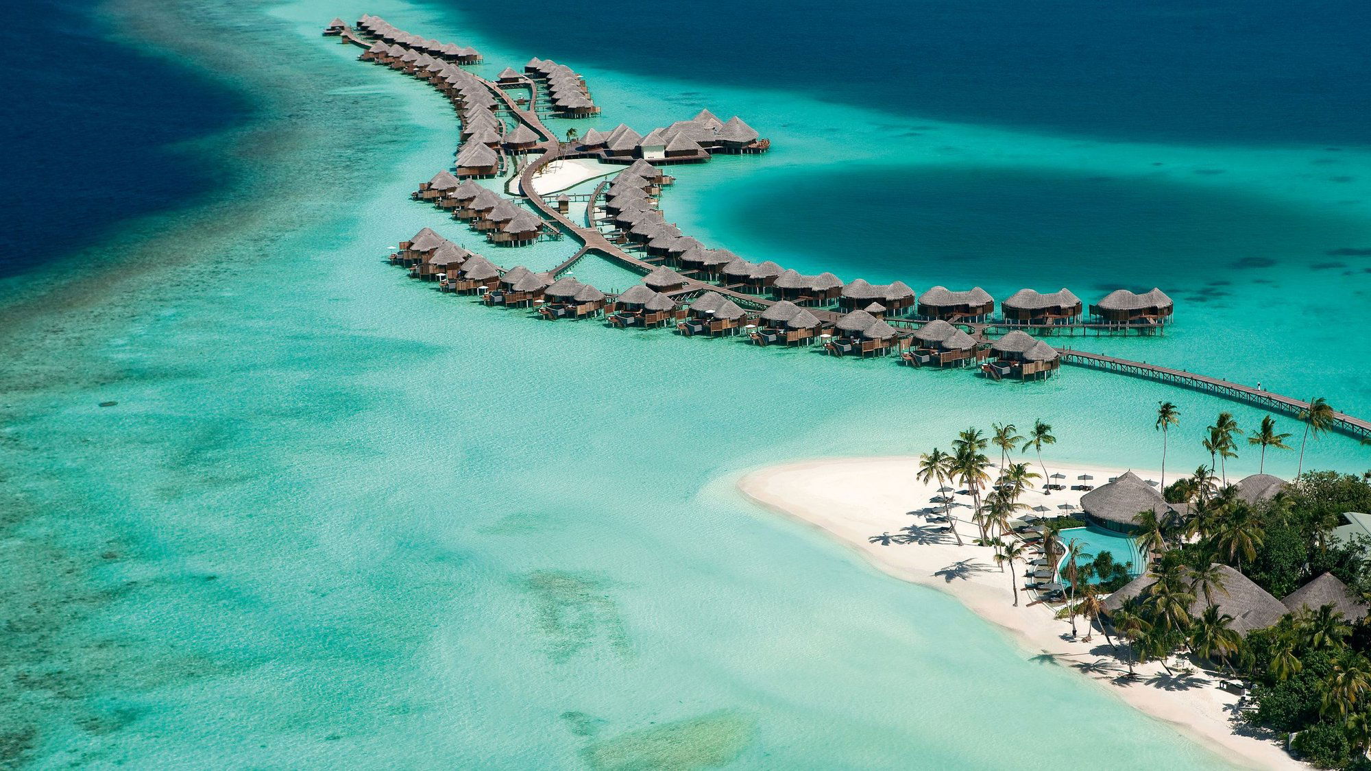 Constance Halaveli Maldives, Hotel in Alifu Alifu Atoll