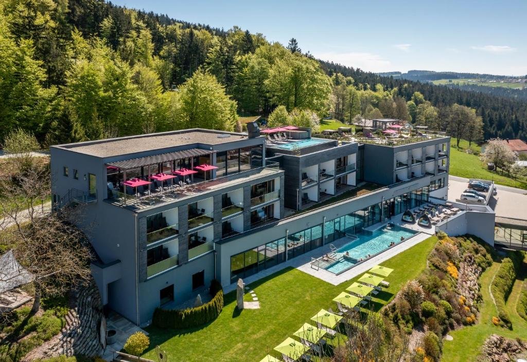 Hüttenhof - Wellnesshotel & Luxus-Bergchalets hotel in Grainet, Germany