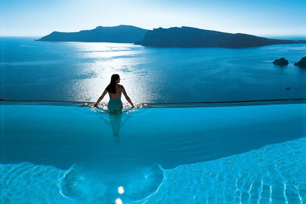Perivolas Hotel