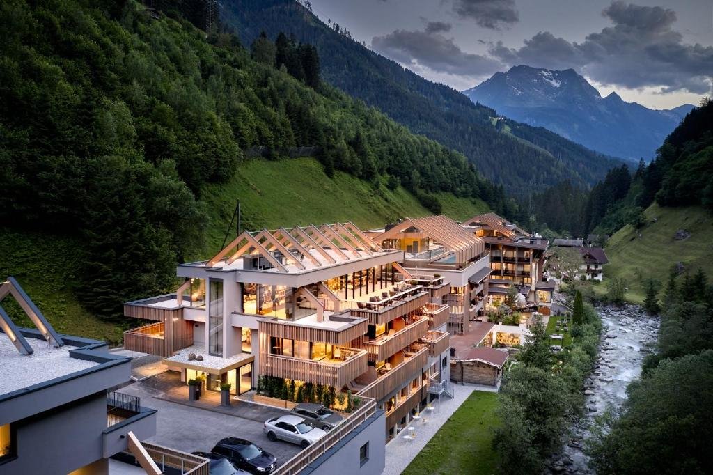 ZillergrundRock Luxury Mountain Resort, Hotel in Mayrhofen