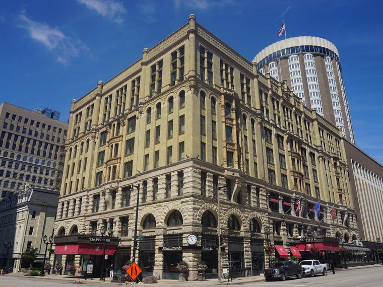 The Pfister Hotel, Milwaukee, United States