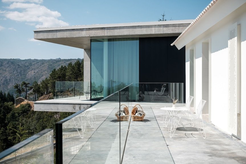Casa de São Lourenço / Burel Panorama Hotel