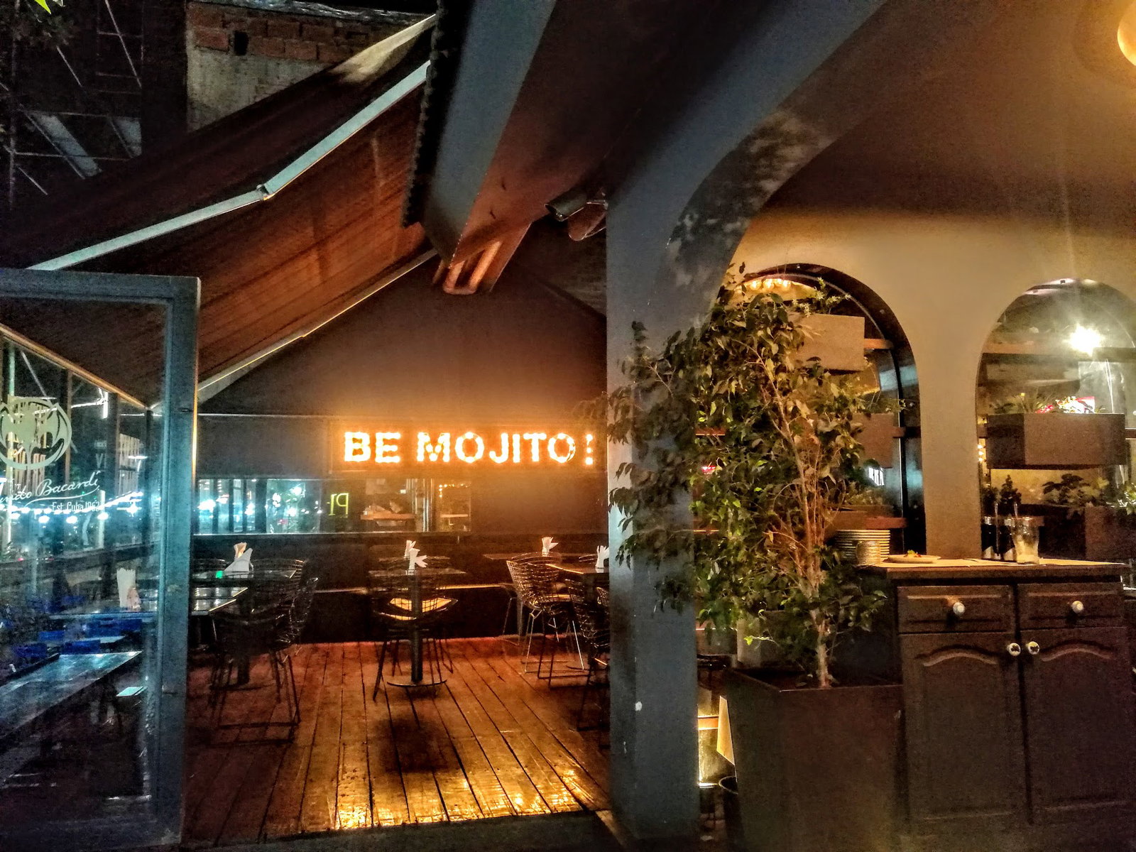 PH bar-restaurante, Mendoza, Argentina