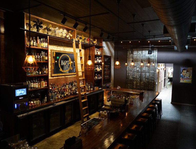 Cross Faded Barbershop, Bar in Dallas