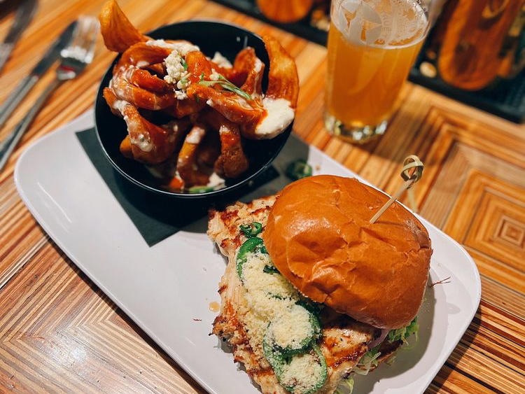Library Taphouse & Kitchen, Portland, United States
