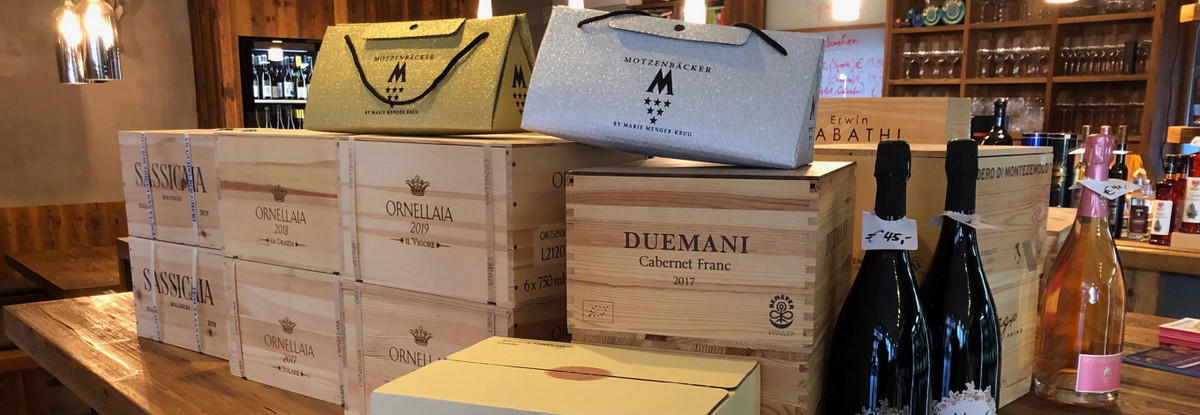 DEWALDs Weinladen bar in Kitzbühel, Austria