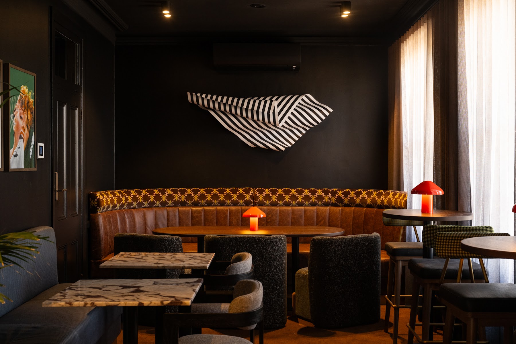 Bar 1854