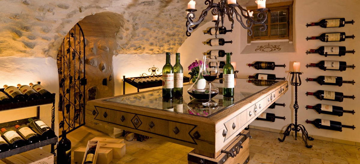 Bar & Lounge im Romantikhotel »Die Krone von Lech« bar in Lech am Arlberg, Austria