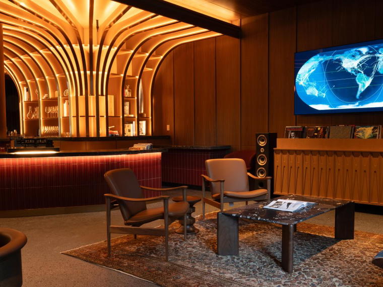 Altitude, Arlington, United States