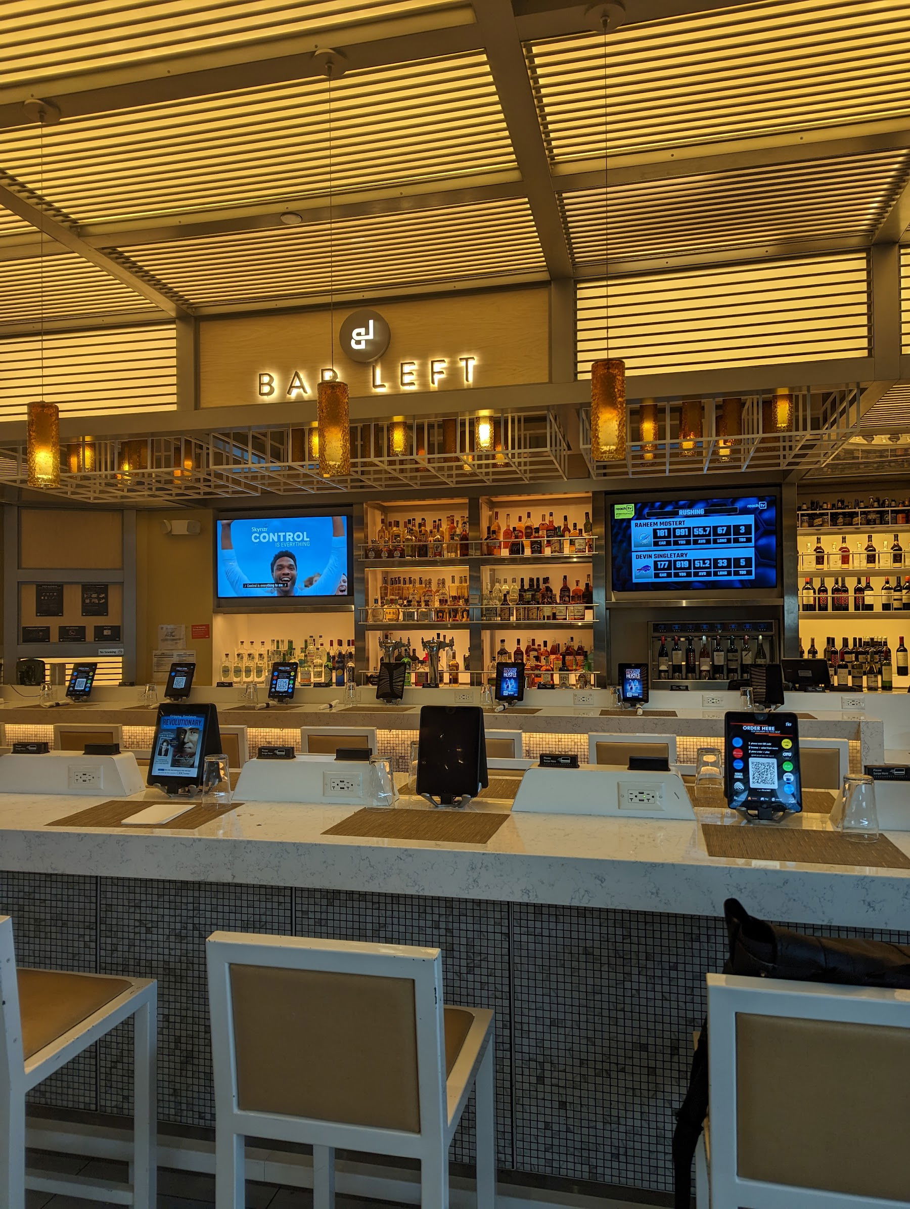 Bar Left, Bar in Newark