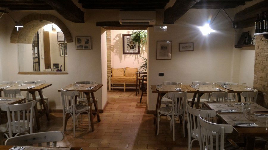 Taverna del Grappolo Blu restaurant in Montalcino, Italy