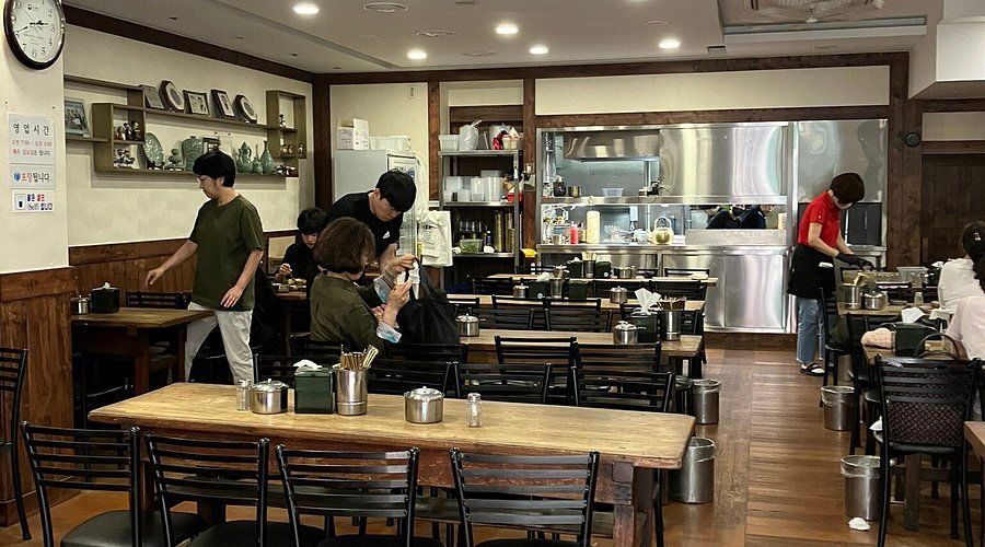 Hadongkwan restaurant in Seoul, South Korea