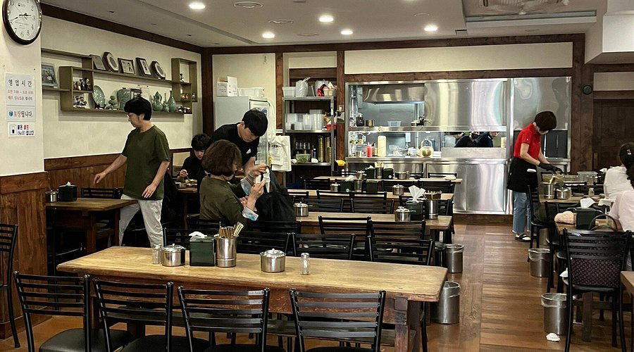 Hadongkwan restaurant in Seoul, South Korea
