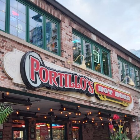 Portillo's & Barnelli's Chicago restaurant in Chicago, United States