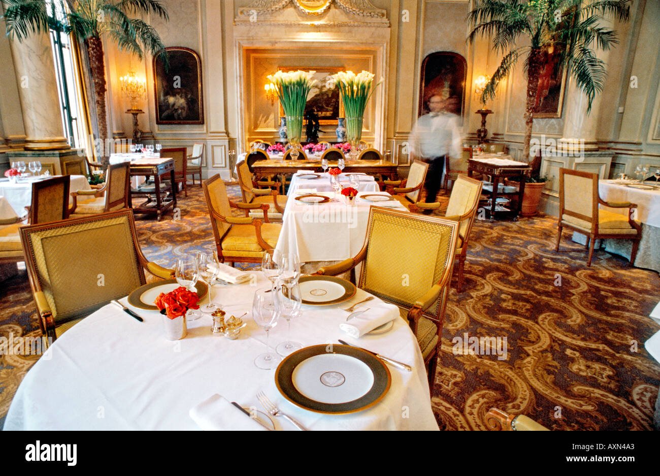 Le Cinq - Four Seasons Hôtel George V restaurant in Paris, France