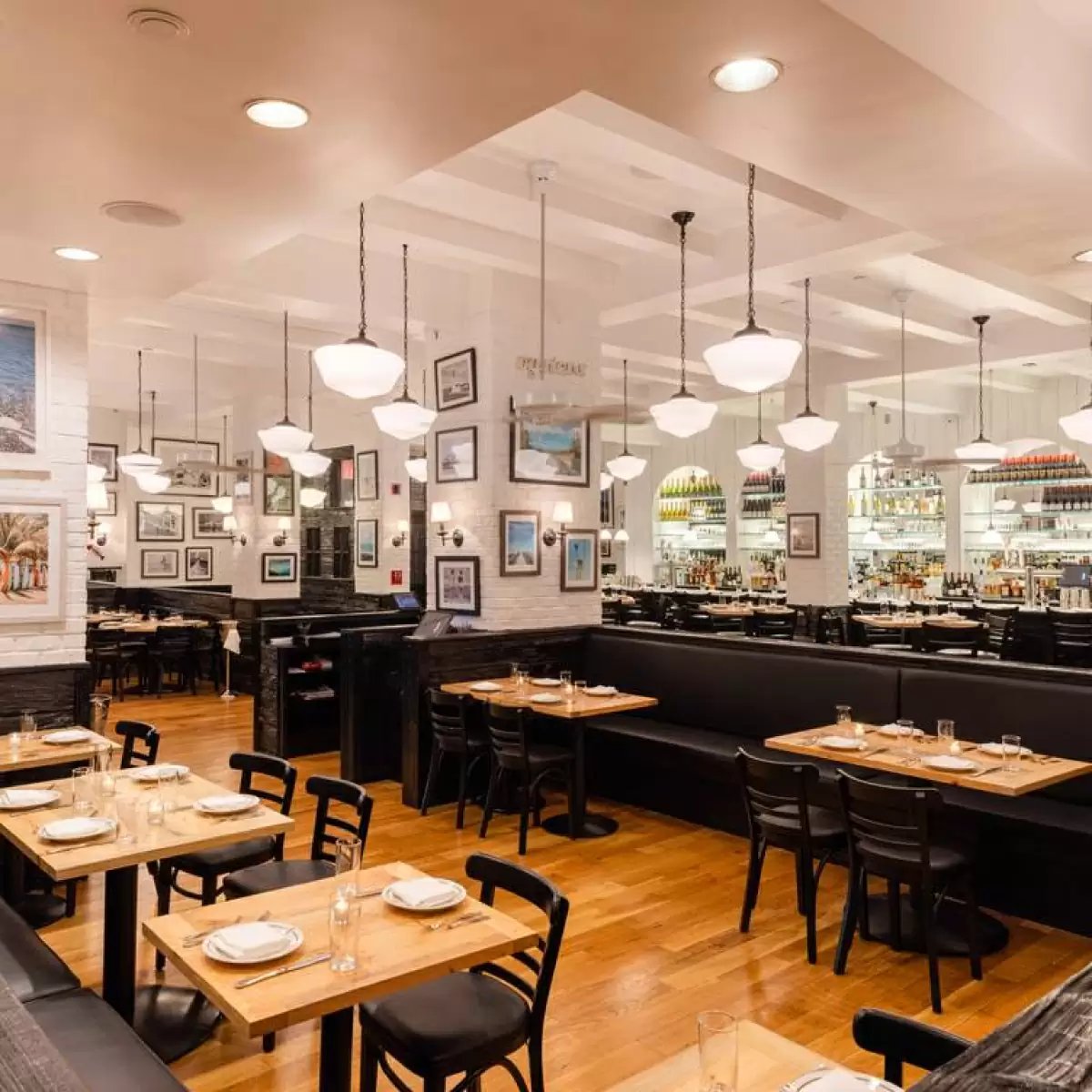 Mermaid Oyster Bar restaurant in New York City, United States