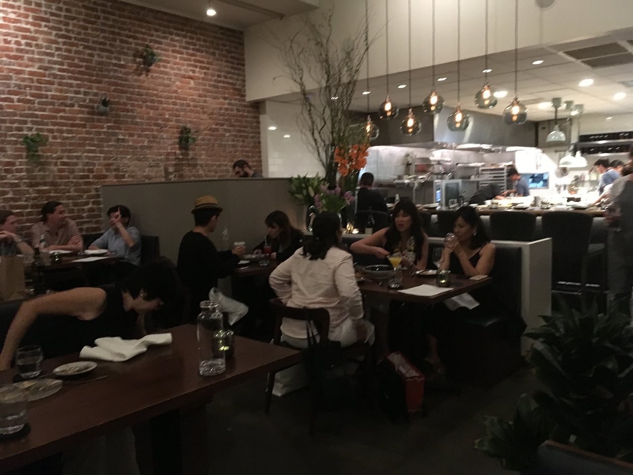 Senia restaurant in Honolulu, United States
