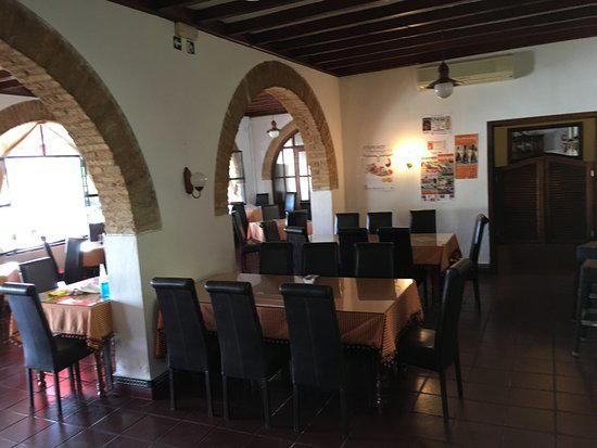Castillo de Montemayor restaurant in Montemayor del Río