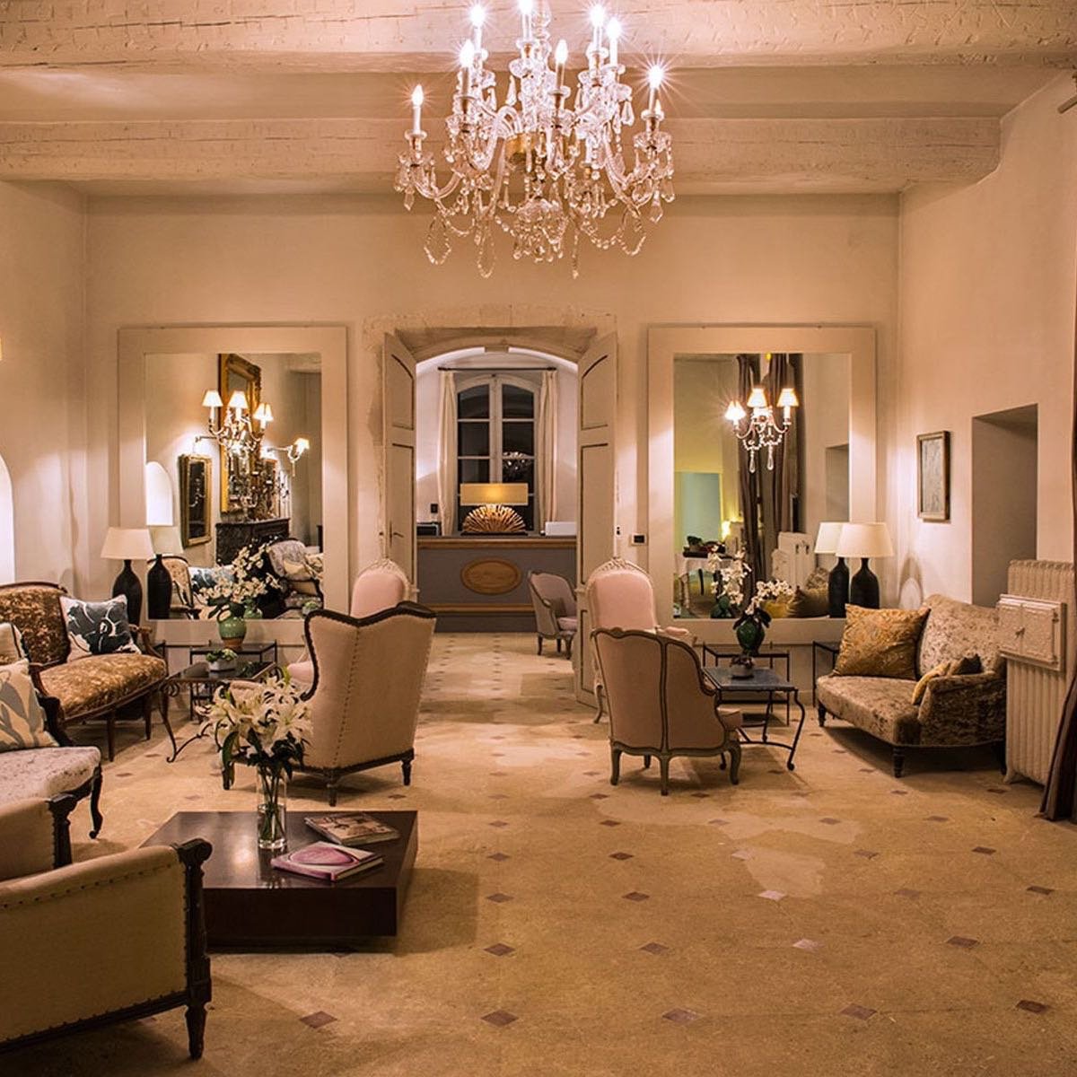 Le M - Château de Massillan, Restaurant in Uchaux