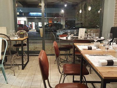 Le Plongeoir d'en Face restaurant in Sainte-Geneviève-des-Bois