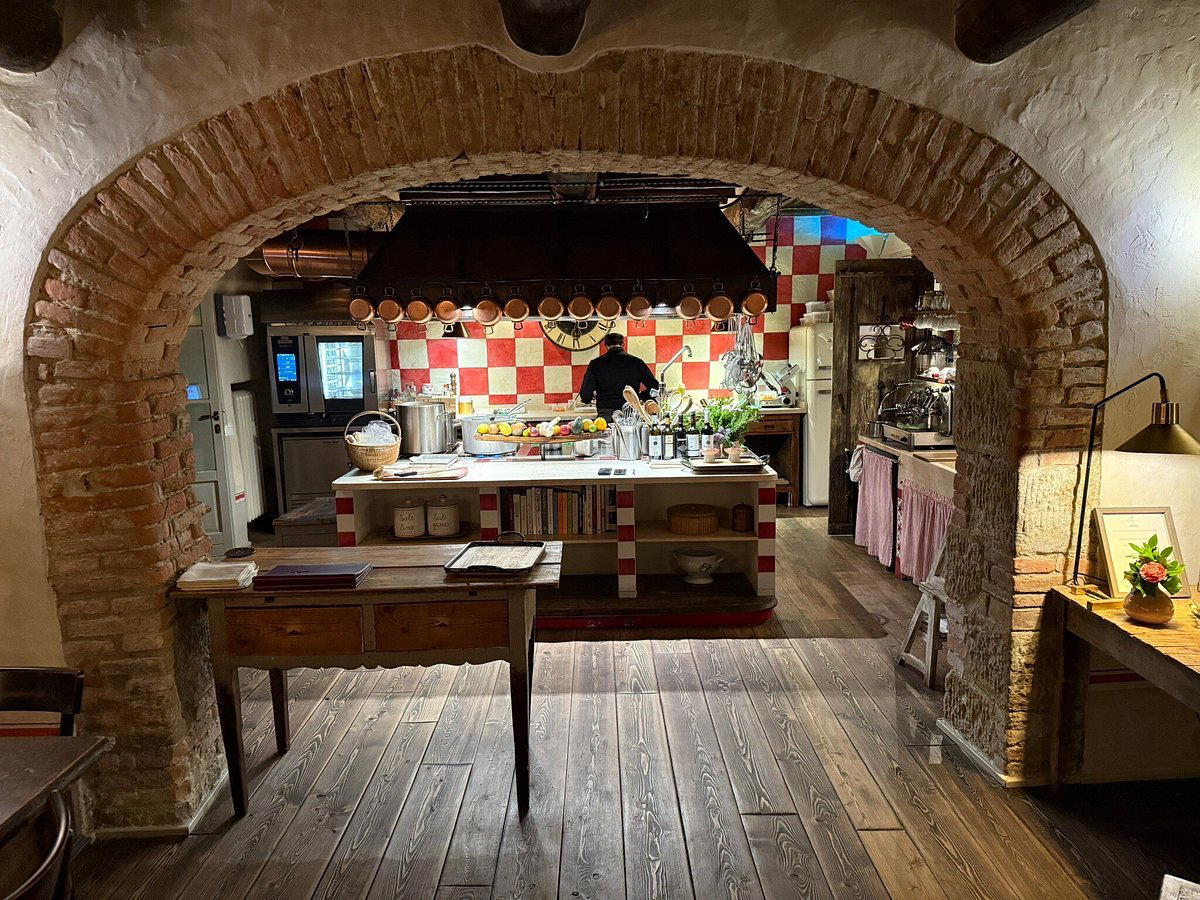 Lupaia restaurant in Torrita di Siena