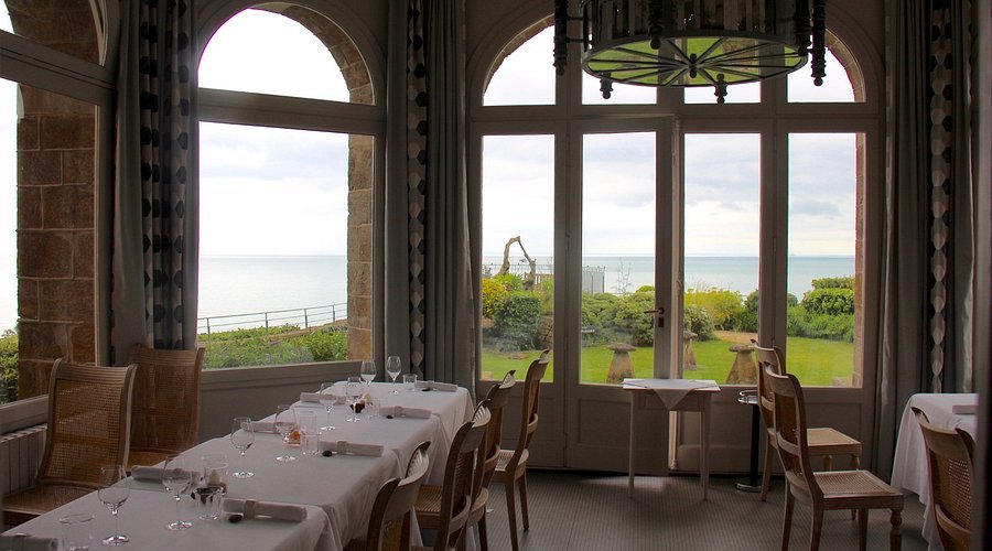 Le Coquillage restaurant in Saint-Méloir-des-Ondes, France