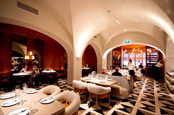 Daphne's, Restaurant in New York City