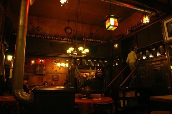 henne, Restaurant in Moreton-in-Marsh