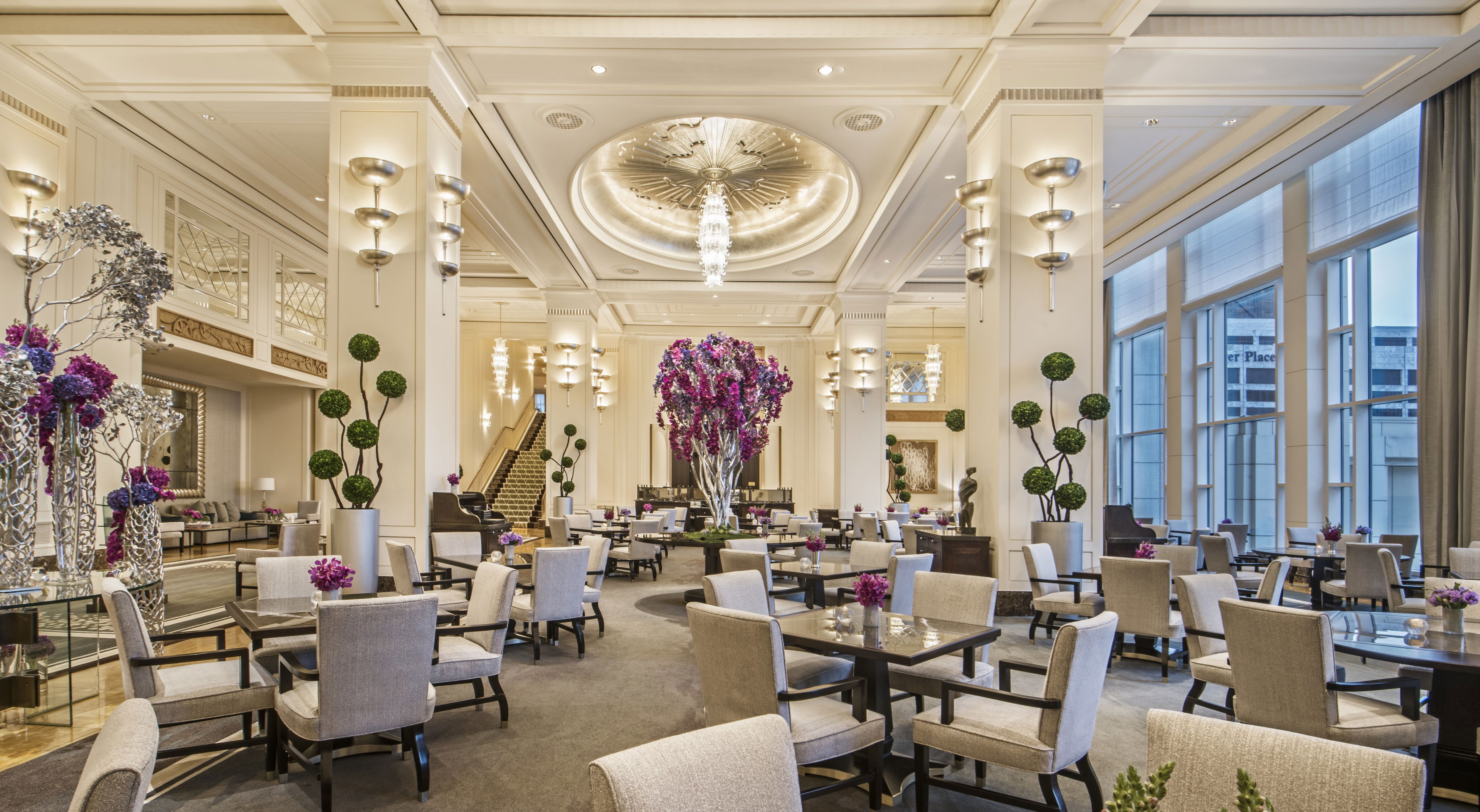Lobby Bar at the Peninsula, Restaurant in Minneapolis