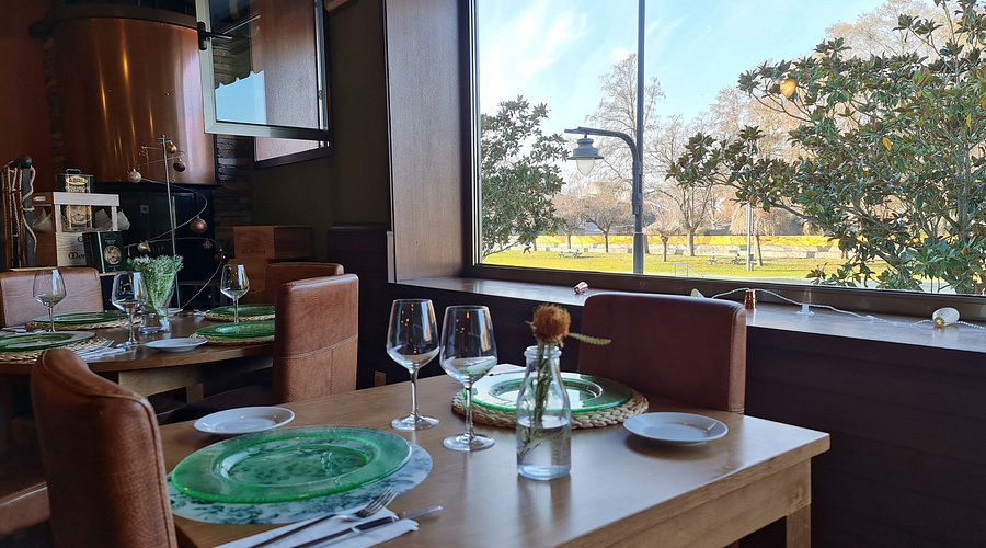 Regueiro, Restaurant in Tox