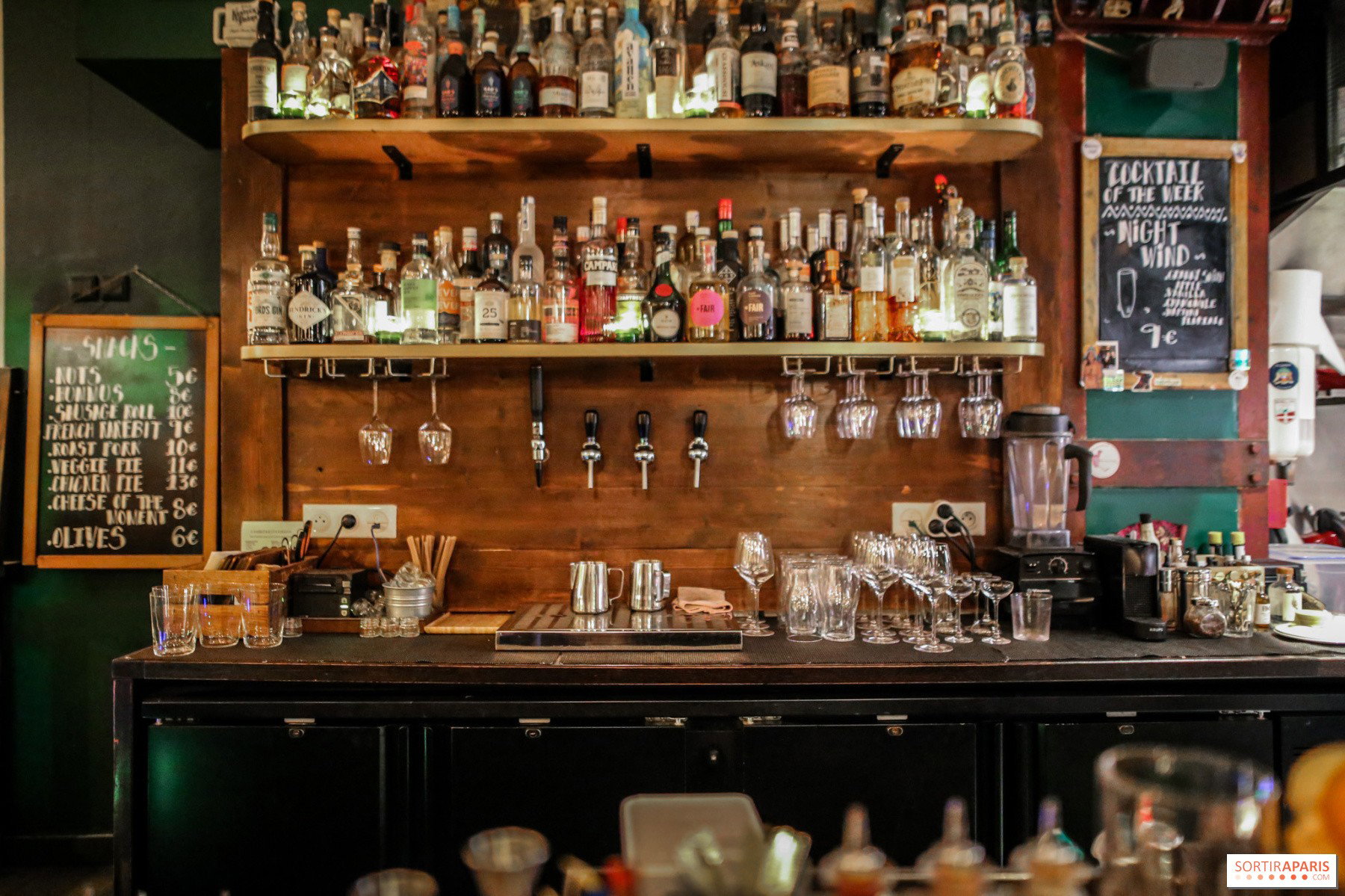 The Cambridge Public House bar in Paris
