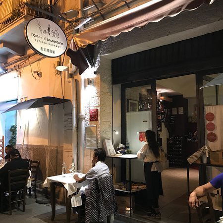 L'Oste e il Sacrestano, Restaurant in Licata