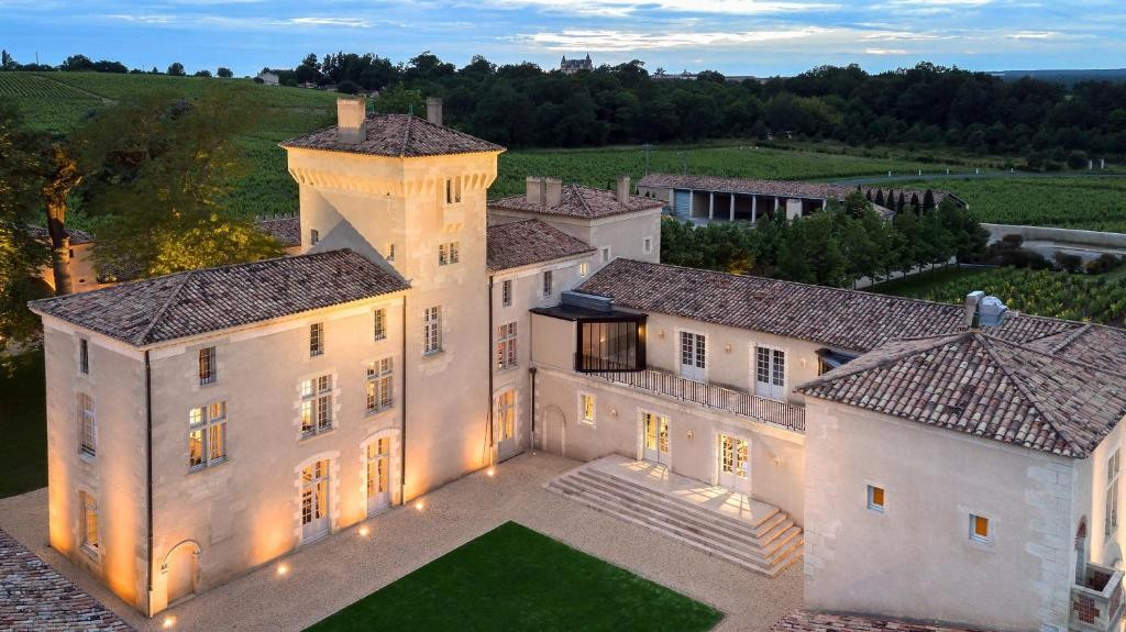 Château Lafaurie-Peyraguey Hôtel & Restaurant LALIQUE, Lieu-dit Peyraguey, France