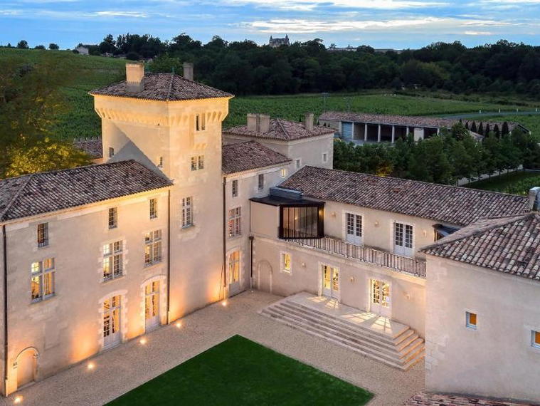 Château Lafaurie-Peyraguey Hôtel & Restaurant LALIQUE, Lieu-dit Peyraguey, France