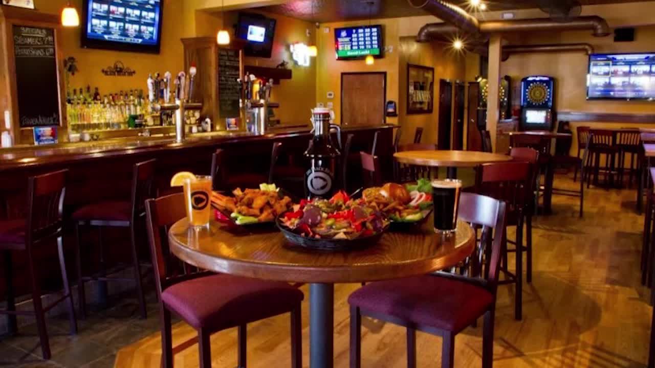 Black Bear Inn restaurant in Bettws Newydd