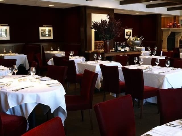 The Village Pub, Restaurant in Woodside