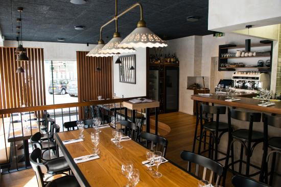 L'Entre Deux restaurant in Biarritz, France