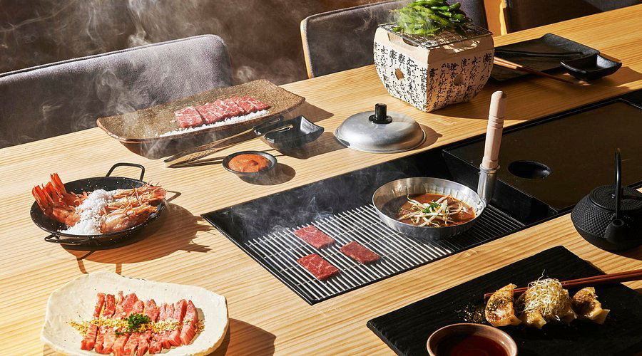 Marie Akaneya, Restaurant in Paris