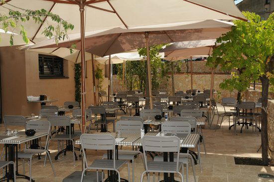 Le Bistro du Clos restaurant in Le Rouret, France