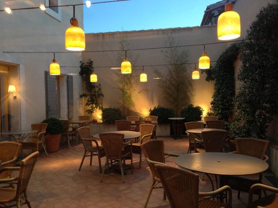 L'Oustalet Maïanen, Restaurant in Maillane