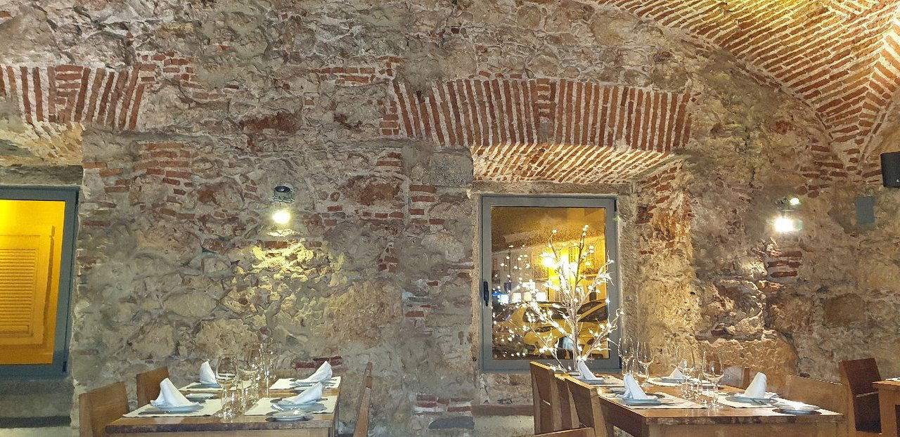 Casa da Dízima restaurant in Paço de Arcos, Portugal