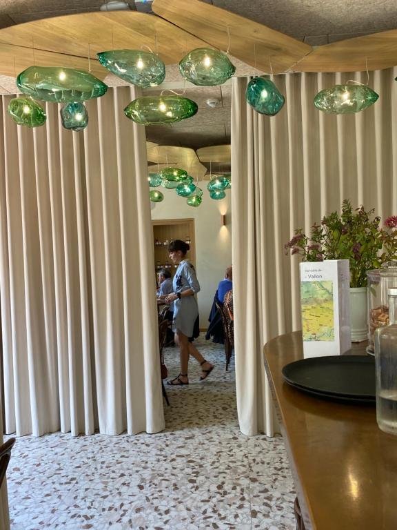 Auprès d'Angèle restaurant in Marcillac-Vallon, France