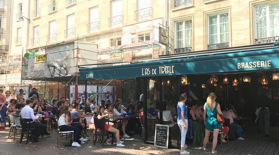 L'As de Trèfle restaurant in Bernières-sur-Mer, France