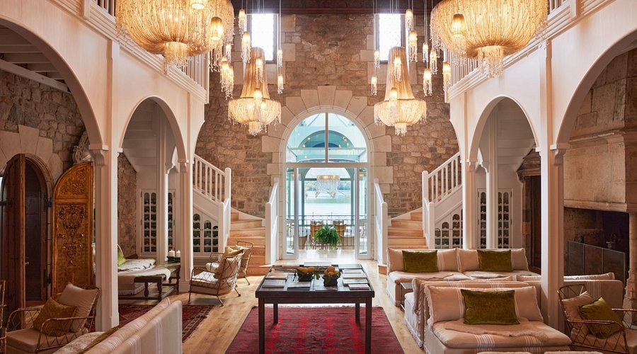 Restaurant de Brindos, Lac & Château