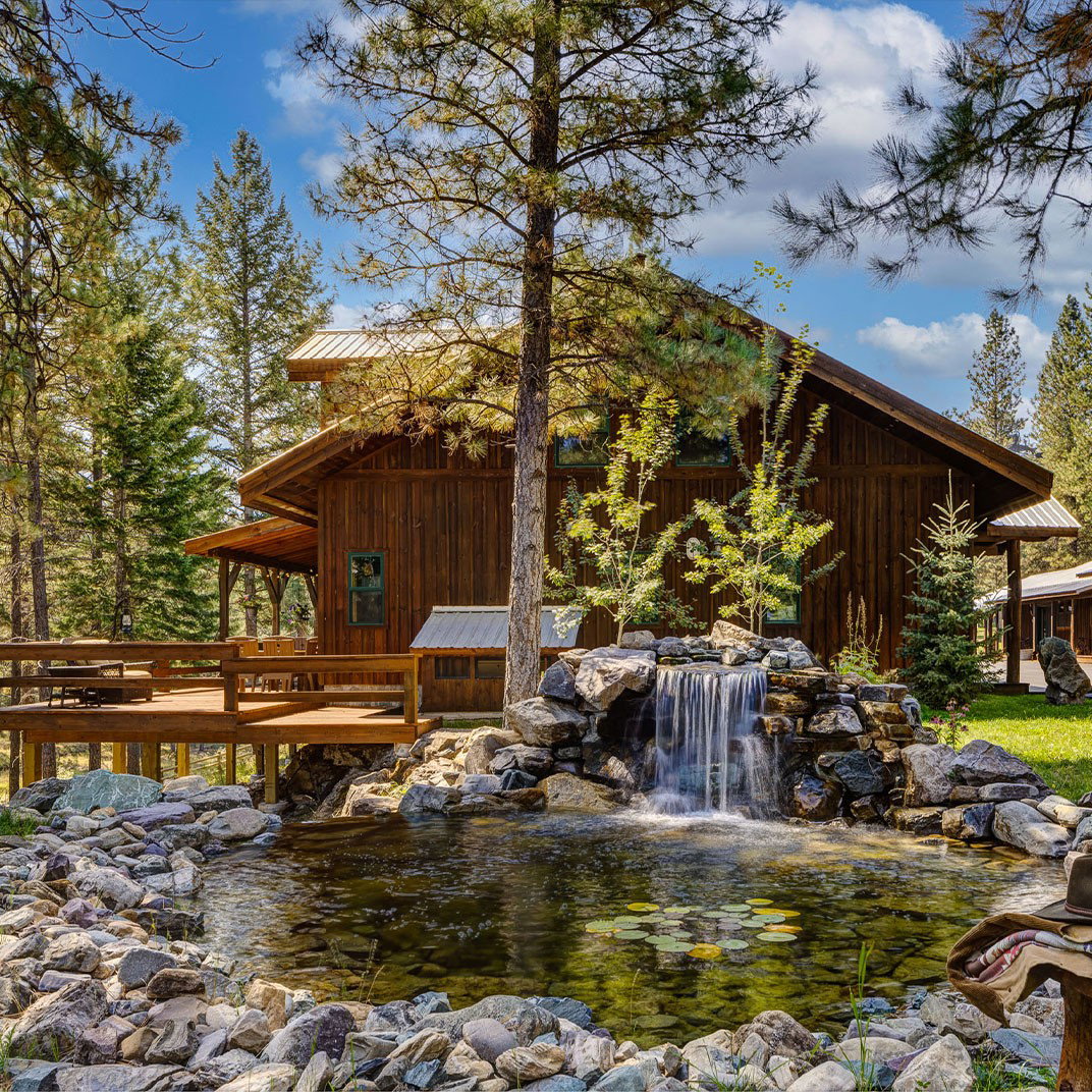 Alpine Falls Ranch hotel in Superior, United States
