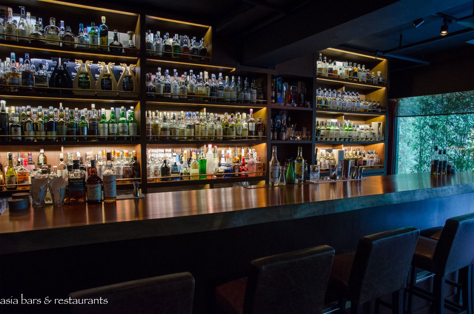 Mizunara: The Library bar in Hong Kong