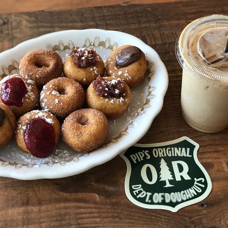 Pip’s Original Doughnuts & Chai, Restaurant in Portland